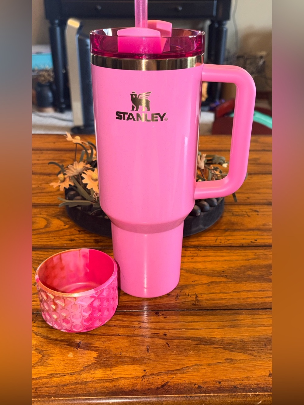 Stanley Limited Edition Glinda tumbler. Like new condition, with boot. - Picture 5 of 7